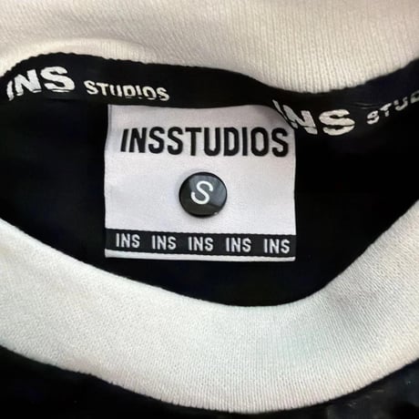 INS STUDIOS ブラック Tシャツ レディースSサイズ チビT