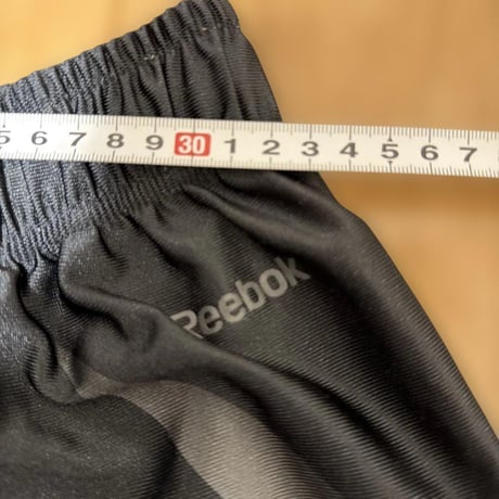 Reebok ブラック バスケットボールパンツ 光沢