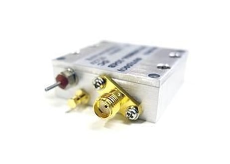 広帯域フラットアンプユニット　0.5～2700MHｚ　LNA270WS