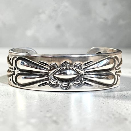 indian jewelry "Ray Adakai (navajo)” 3/4inc w-stamp wide bangle