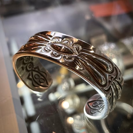 indian jewelry "Ray Adakai (navajo)” 3/4inc w-stamp wide bangle