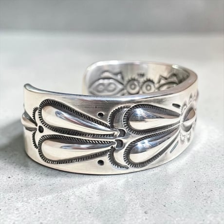 indian jewelry "Ray Adakai (navajo)” 3/4inc w-stamp wide bangle