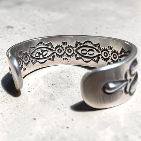indian jewelry "Ray Adakai (navajo)” 3/4inc w-stamp wide bangle