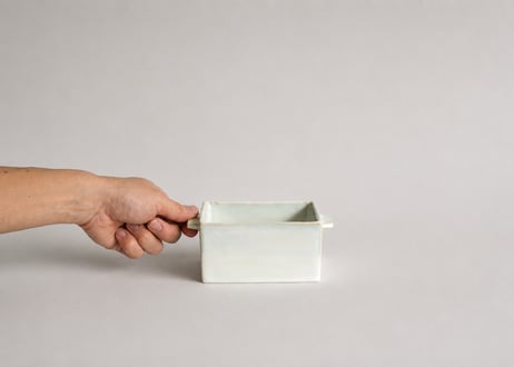 両耳角鉢　黒・白（青萩）