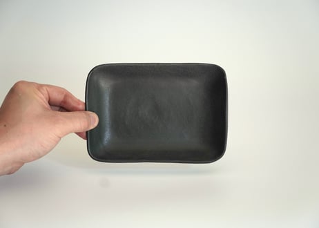 角小皿　黒・白（青萩）