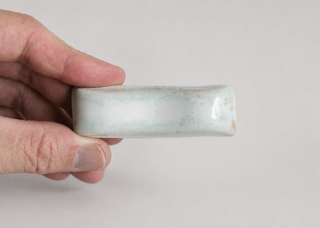 箸置き 一心焼型　青萩（白）