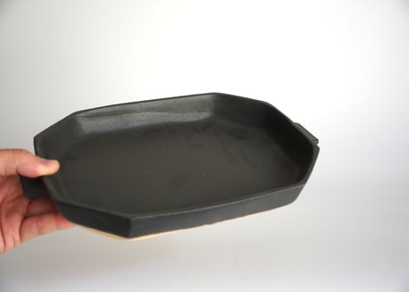 両耳八角長皿　黒・白（青萩）