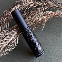 【ポスト便】　クロコダイル革巻き　5MLメタルアトマイザー　マットブラック　MBKMBK01　日本製【黒　メンズ　香水　フレグランス　アロマ　お返し　ギフト　送料無料】