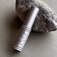 【ポスト便】　ワニ革巻き　メタルアトマイザー　カイマン／シルバー　04　日本製【メンズ　香水　フレグランス　人気　アロマ　お返し　ギフト】