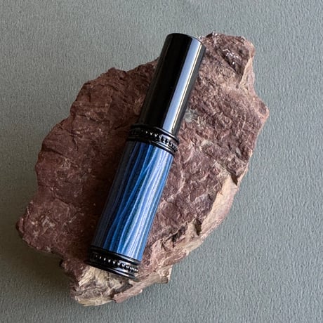 【ポスト便】　革巻きメタルアトマイザー 5ML　ピアノブラック　牛革/青　日本製【ブルー　メンズ　香水　フレグランス　お返し　ギフト　レザー　エピ】
