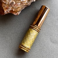 【ポスト便】　スネーク革巻き　メタルアトマイザー  ピカゴールド PGD-SVGD07  【香水　フレグランス　アロマ　お返し　ギフト　春　ヘビ革　金運】