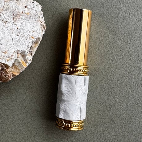【ポスト便】　クロコダイル革巻き　4ML メタルアトマイザー　ゴールド　PGDWH 02　日本製【メンズ　白　香水　フレグランス　人気　お返し　ギフト　ワニ革　送料無料】