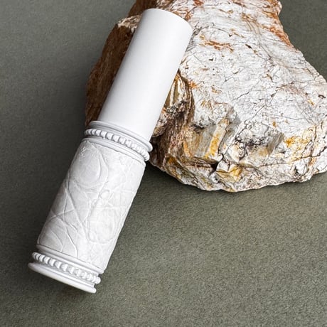 【ポスト便】　クロコダイル革巻き　4ML メタルアトマイザー　マットホワイト　MWH06　日本製【メンズ　白　香水　フレグランス　アロマ　お返し　ギフト　ラッピング　送料無料】