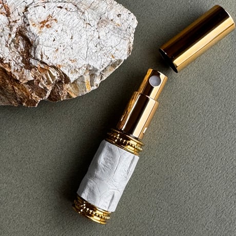 【ポスト便】　クロコダイル革巻き　4ML メタルアトマイザー　ゴールド　PGDWH 02　日本製【メンズ　白　香水　フレグランス　人気　お返し　ギフト　ワニ革　送料無料】