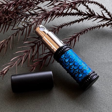 【ポスト便】　パイソン革巻き　4ML メタルアトマイザー　MBKMBL19   日本製【再入荷　人気　メンズ　香水　フレグランス　アロマ　ギフト　キラキラ　お返し】