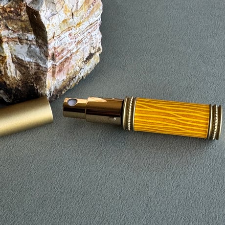 【ポスト便】　革巻き メタルアトマイザー 5ML　マットゴールド　牛革／イエロー　日本製【金運　香水　フレグランス　プレゼント　お返し　ギフト　エピ】
