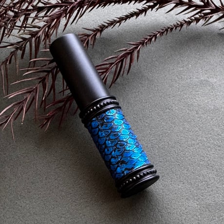 【ポスト便】　パイソン革巻き　4ML メタルアトマイザー　MBKMBL19   日本製【再入荷　人気　メンズ　香水　フレグランス　アロマ　ギフト　キラキラ　お返し】