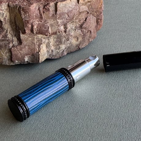 【ポスト便】　革巻きメタルアトマイザー 5ML　ピアノブラック　牛革/青　日本製【ブルー　メンズ　香水　フレグランス　お返し　ギフト　レザー　エピ】