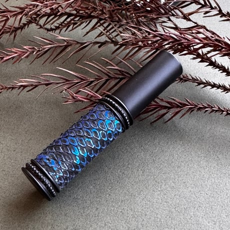 【ポスト便】　パイソン革巻き　4ML メタルアトマイザー　MBKMBL18   日本製【再入荷　人気　メンズ　香水　フレグランス　アロマ　ギフト　キラキラ　お返し】