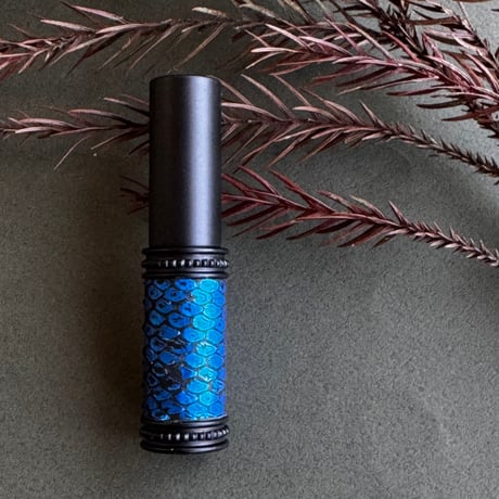【ポスト便】　パイソン革巻き　4ML メタルアトマイザー　MBKMBL19   日本製【再入荷　人気　メンズ　香水　フレグランス　アロマ　ギフト　キラキラ　お返し】