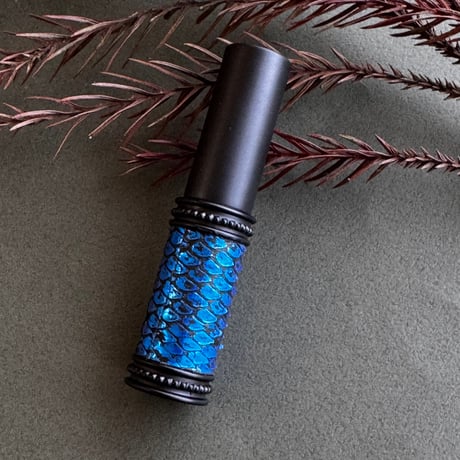 【ポスト便】　パイソン革巻き　4ML メタルアトマイザー　MBKMBL19   日本製【再入荷　人気　メンズ　香水　フレグランス　アロマ　ギフト　キラキラ　お返し】