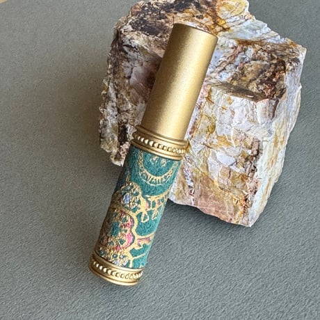 【ポスト便】　エスニックレザー革巻き　メタルアトマイザー　5ML　マットゴールド／グリーン 02　日本製【金運　香水　フレグランス　プレゼント　お返し　ギフト】