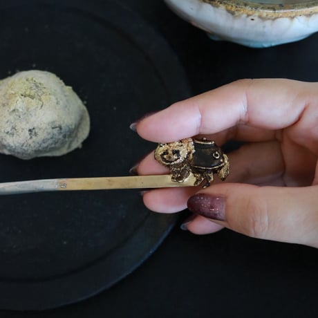 ぶんぶくちゃがま菓子切り