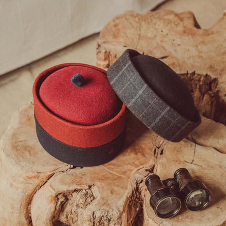 THE LiTTLE POETS_Oscar Pillbox Hat with Pompom (Navy,Granate )  / 54cm