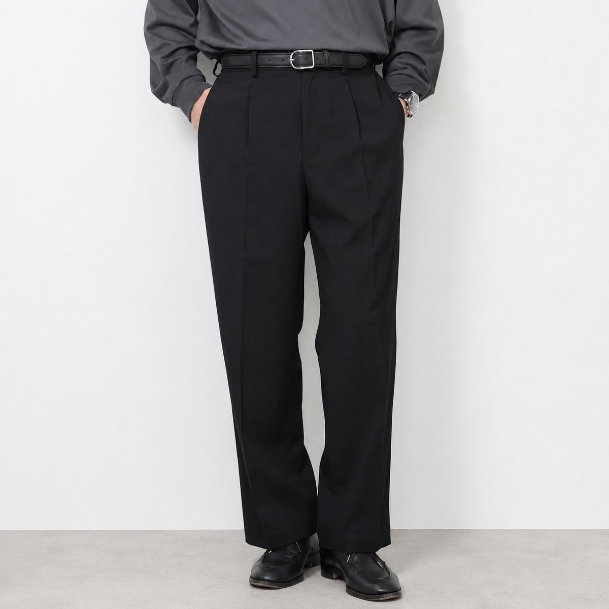 Minimal Tuck Pants | So