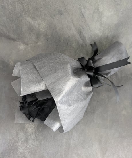 プリザーブドフラワー黒薔薇花束4輪／黒薔薇魔法発動中