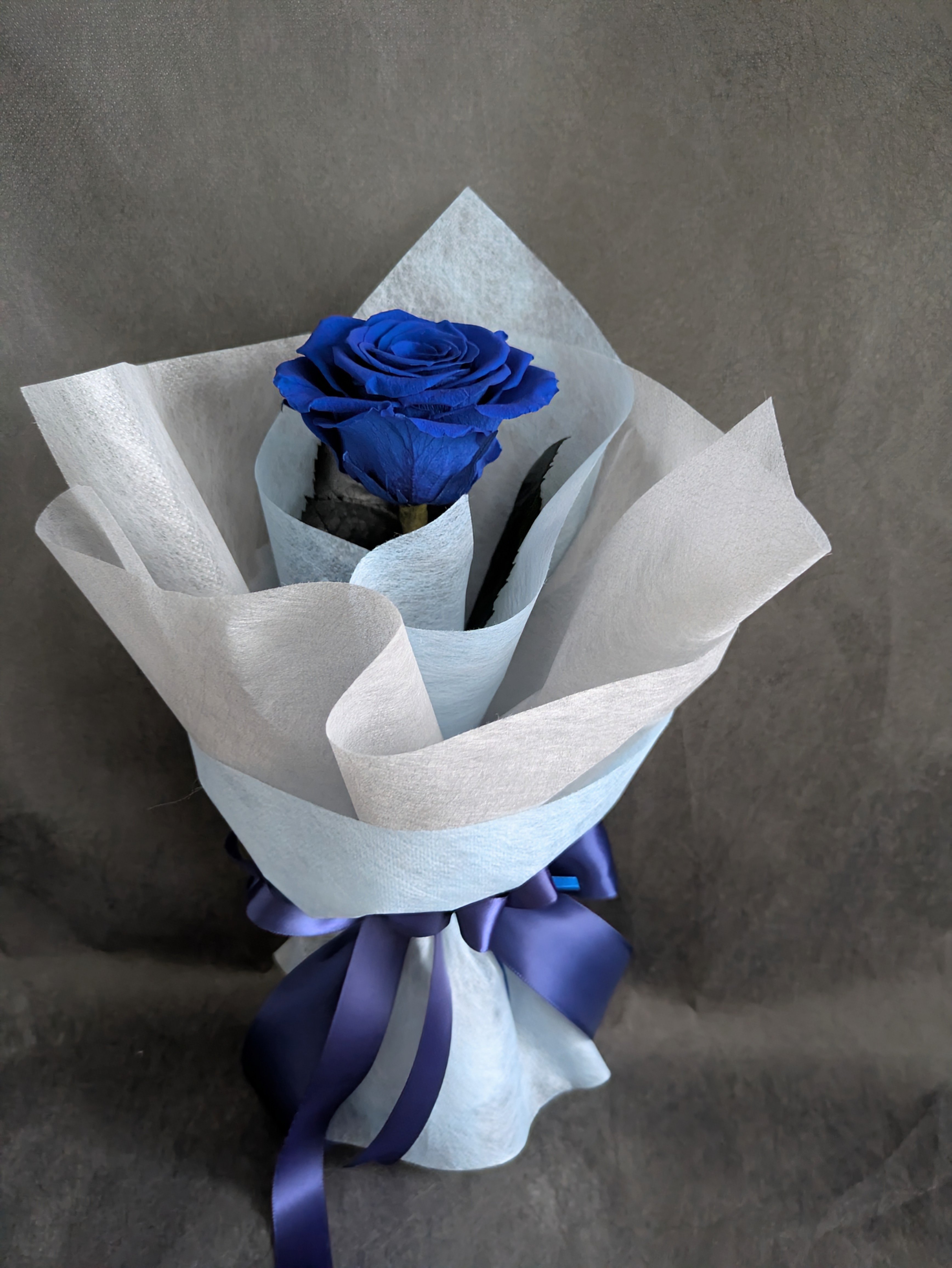 プリザードフラワー　ブルーローズ　青い薔薇一輪 プリザーブドフラワー／青い薔薇の祝福一輪ラッピング】 | 世都華
