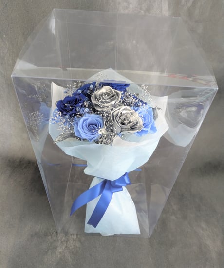 プリザーブドフラワー12輪花束／青い薔薇と空色ローズとシルバーローズの輝き（フラワーケースと花束スタンドはオプション購入可能）
