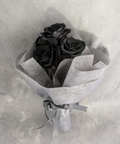 プリザーブドフラワー黒薔薇花束4輪／黒薔薇魔法発動中