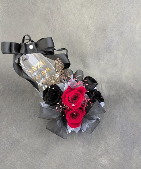 【プリザーブドフラワー／ガラスの靴ミニシリーズ】黒薔薇と赤薔薇のミニ薔薇とリボンのギフトシューズ♡