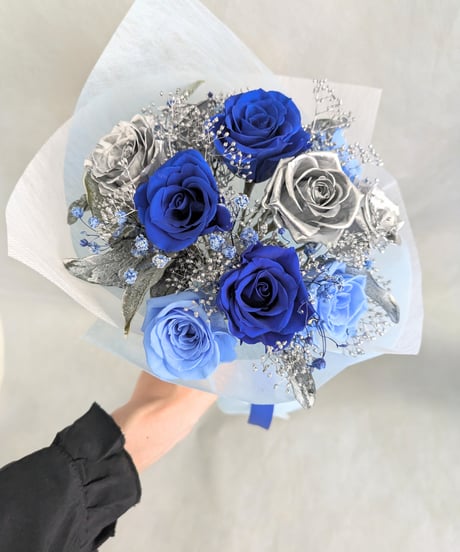 プリザーブドフラワー12輪花束／青い薔薇と空色ローズとシルバーローズの輝き（フラワーケースと花束スタンドはオプション購入可能）