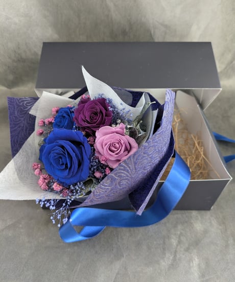 プリザーブドフラワー青と紫の薔薇の花束ギフトボックス