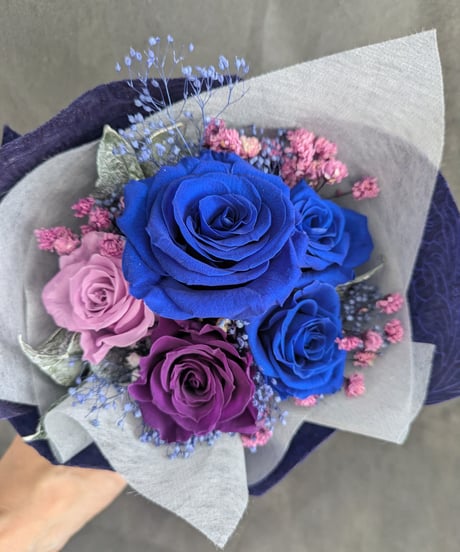 プリザーブドフラワー青と紫の薔薇の花束ギフトボックス