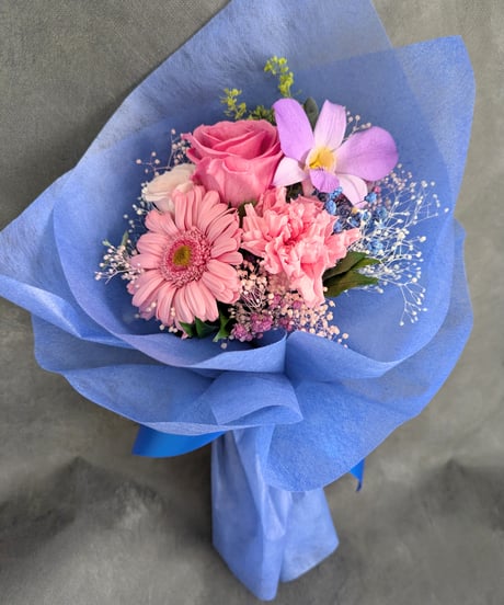 プリザーブドフラワー花束／ピンクの薔薇とガーベラの感謝と温かい心を届ける花束／花言葉  青ラッピング
