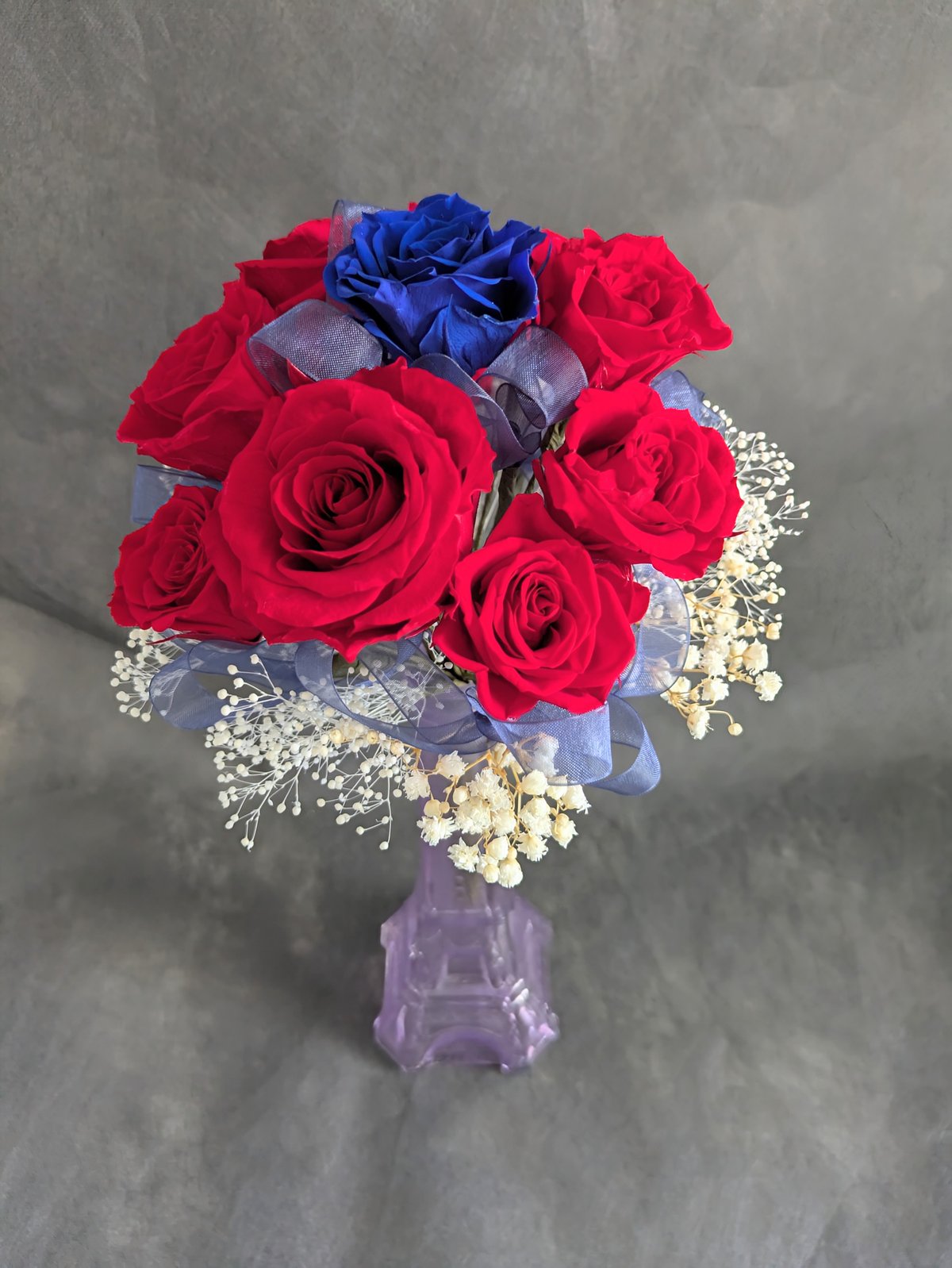 プリザーブドフラワー花束／赤い薔薇と青薔薇の11本白いかすみ草の花束