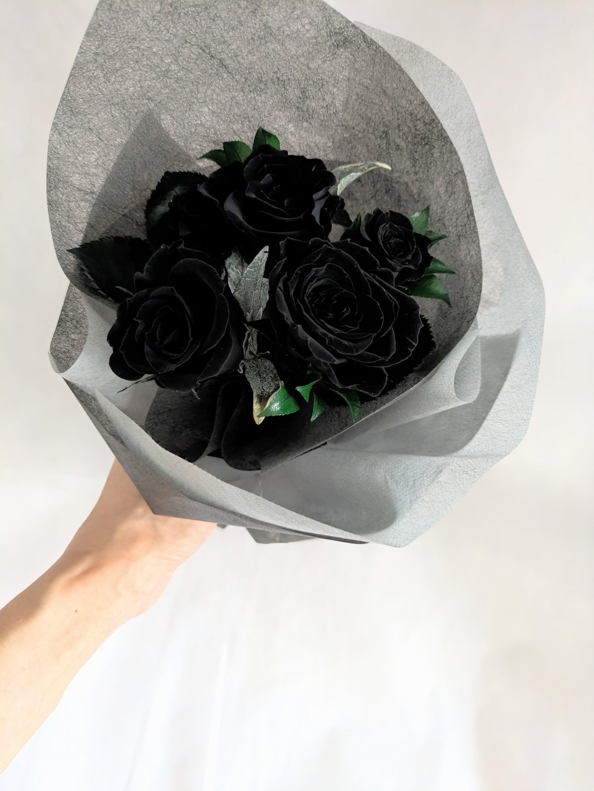 プリザーブドフラワー黒薔薇花束5輪／黒薔薇魔法発動中 | 世都華