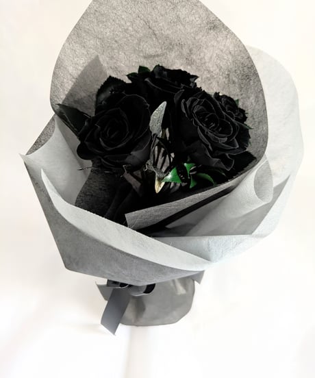 プリザーブドフラワー黒薔薇花束5輪／黒薔薇魔法発動中