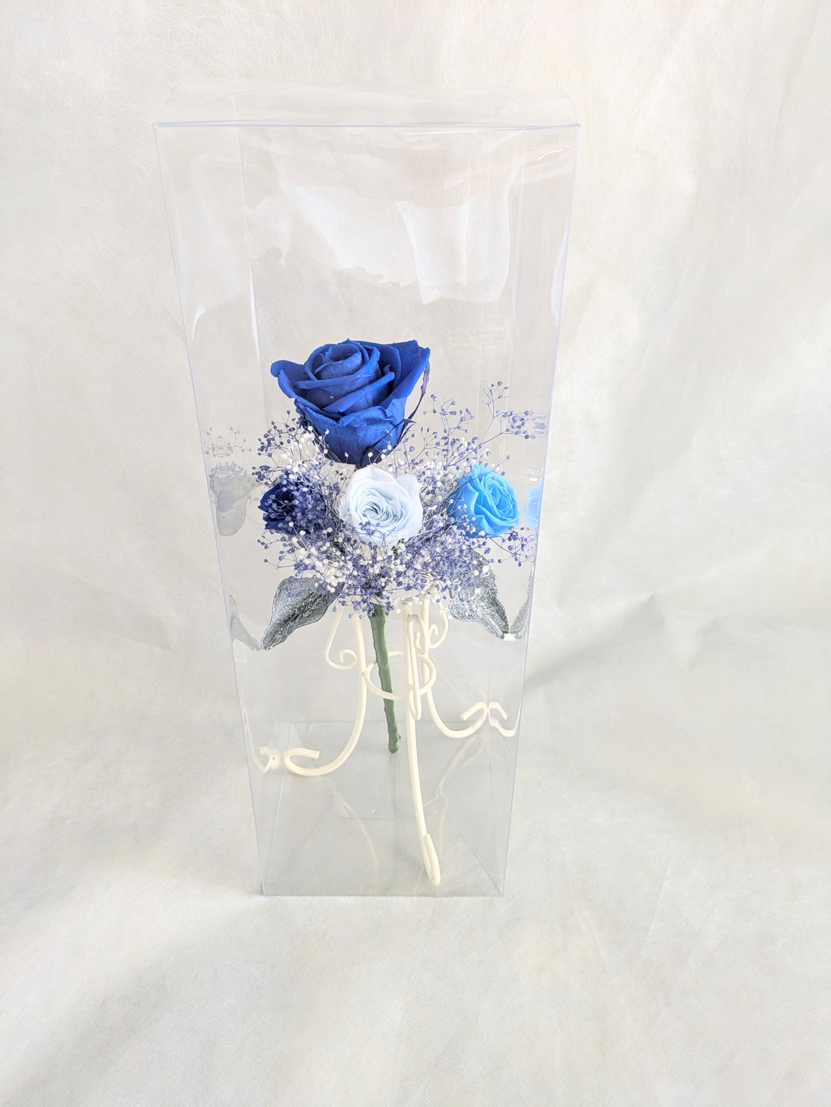 青い薔薇とミニ薔薇とかすみ草のふんわり花束（プリザーブドフラワー