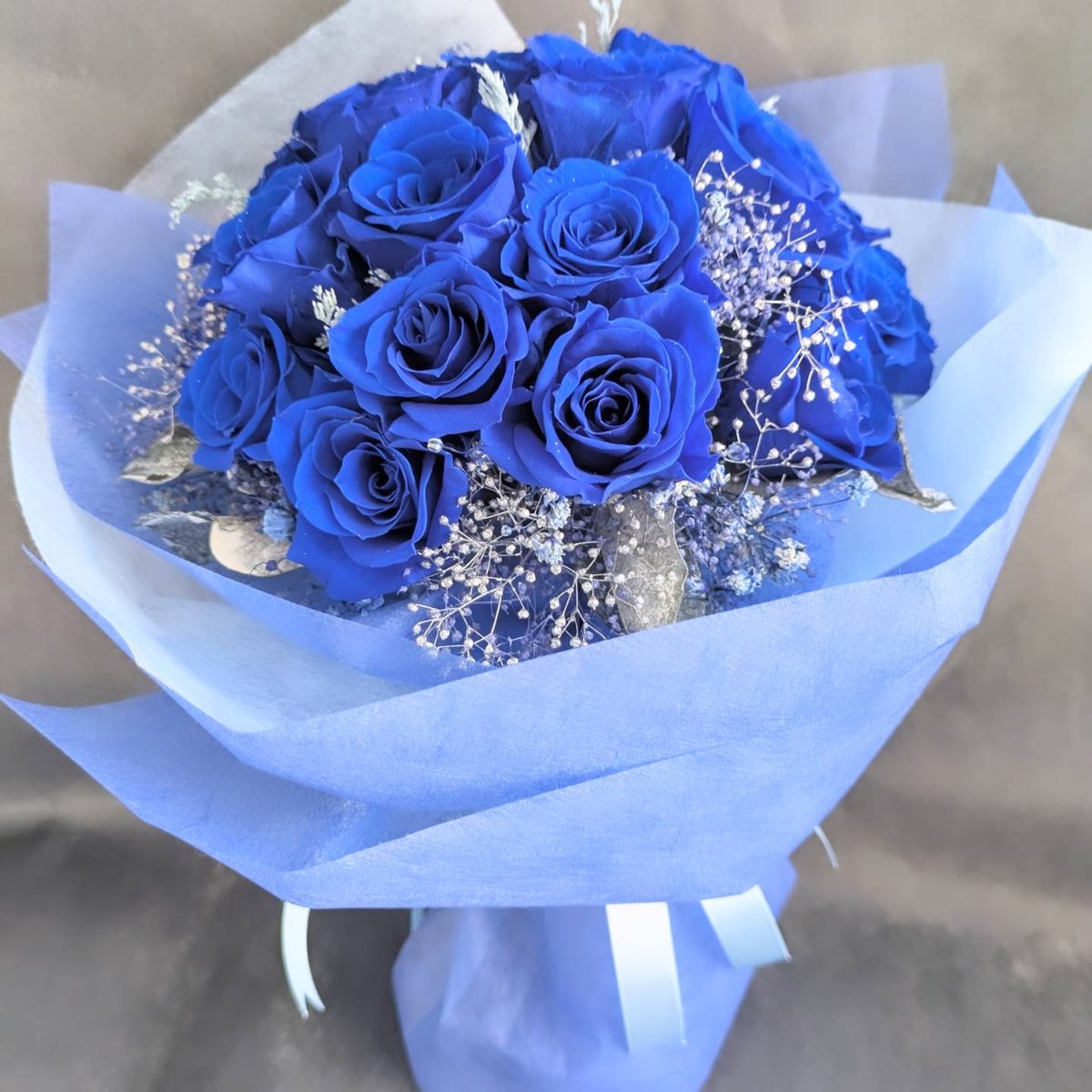 プリザーブドフラワー青い薔薇25本とかすみ草の花束／青い薔薇の奇跡と