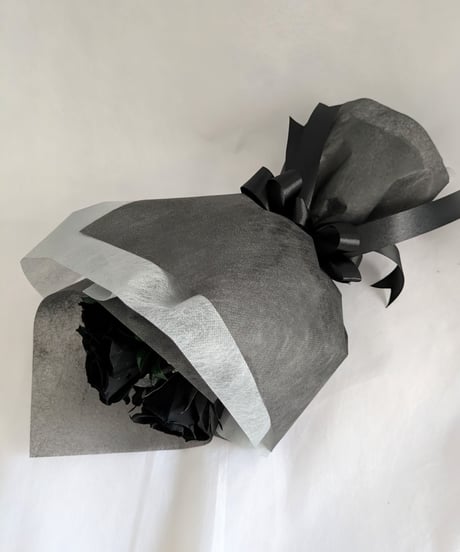 プリザーブドフラワー黒薔薇花束5輪／黒薔薇魔法発動中
