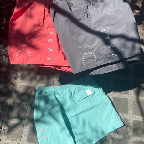 "山狂道狂" short pants