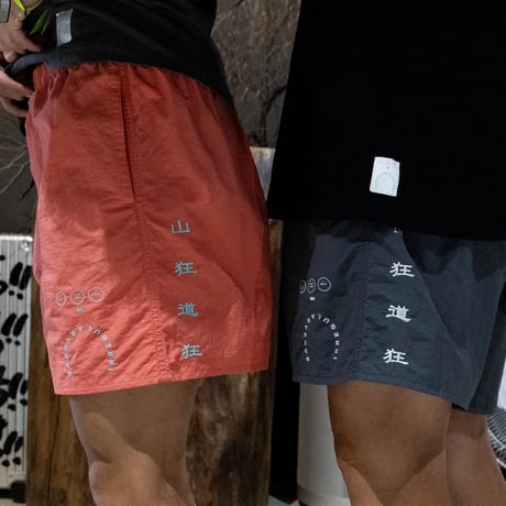 "山狂道狂" short pants
