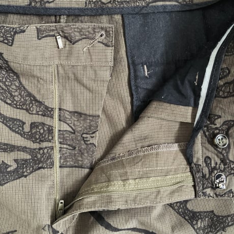【On Dockers】OMA overdrawing Big Trousers 01 過去に圧縮されたouija