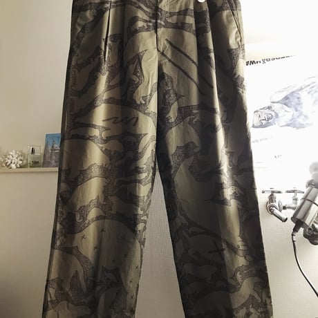 【On Dockers】OMA overdrawing Big Trousers 01 過去に圧縮されたouija