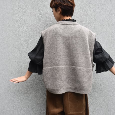 tumugu  ハンド刺繡シェットランドウールベスト