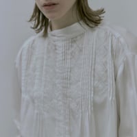 doux bleu コットンサテン刺繍ロングシャツ